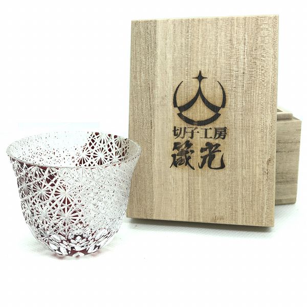 ぐいのみ、切子、創作、菊繋ぎ、弐首菊繋ぎ、贈り物、プレゼント、和酒器、おちょこ、江戸切子の伝統的な技法、伝統的、切子作家